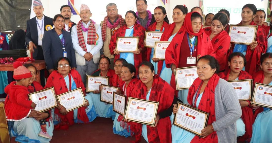 दोलखाको कालिन्चोक गाउँपालिका पूर्णखोपयुक्त पालिका घोषित, स्वास्थ्यकर्मी र स्वयंसेविका सम्मानित