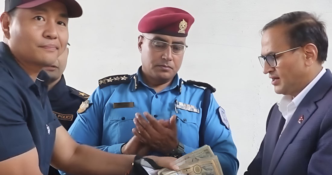 जेलभित्रबाटै रसुवा बाढीपीडितलाई मनराजको ५ लाख ५१ हजार सहयोग