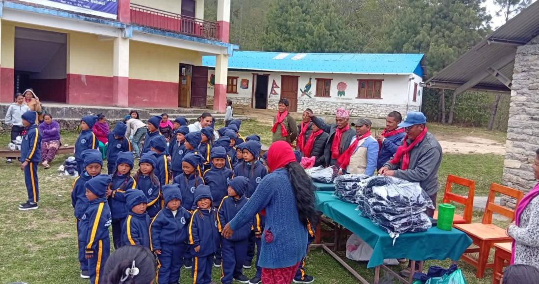 जिरीका विद्यार्थीलाई बेलायती नागरिकको उपहार: न्यानो कपडादेखि जुत्तासम्म सहयोग
