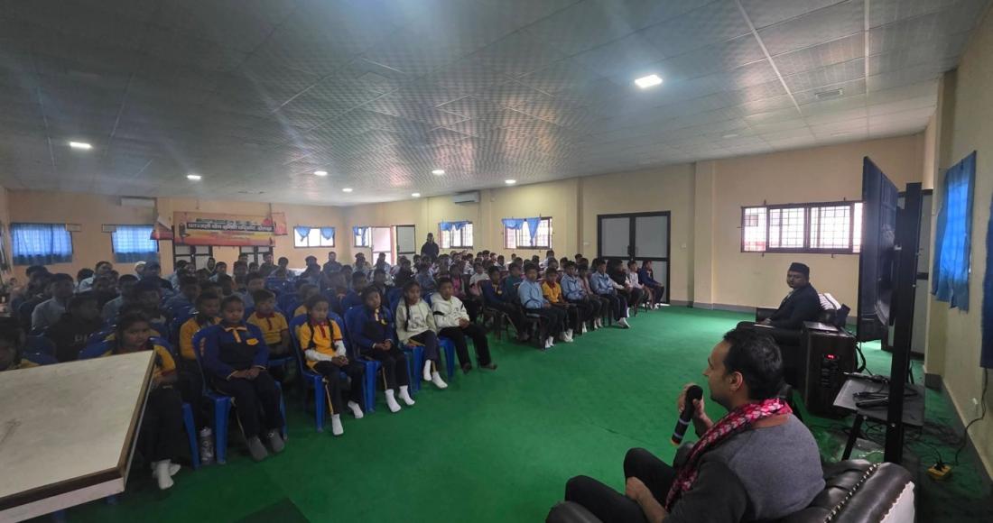 संघर्षदेखि सफलतासम्म : एपेक्स स्कुलमा डा. बिनोद दंगालको प्रेरणादायी अनुभव