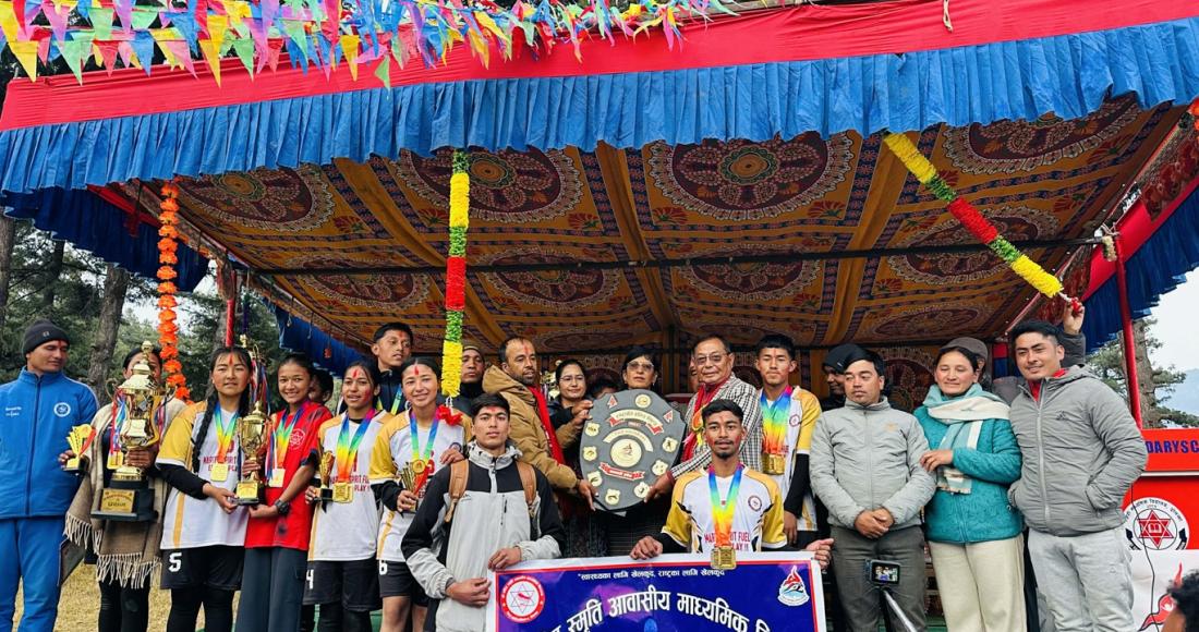 खेलकुदसँगै पढाइमा पनि उत्कृष्टता हासिल गर्दै जिरीको सहिद स्मृति मावि