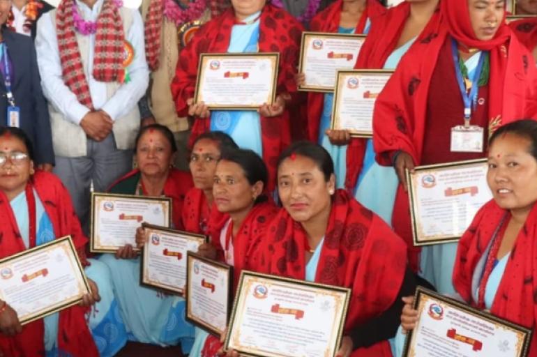 दोलखाको कालिन्चोक गाउँपालिका पूर्णखोपयुक्त पालिका घोषित, स्वास्थ्यकर्मी र स्वयंसेविका सम्मानित