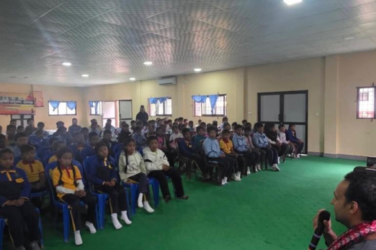संघर्षदेखि सफलतासम्म : एपेक्स स्कुलमा डा. बिनोद दंगालको प्रेरणादायी अनुभव