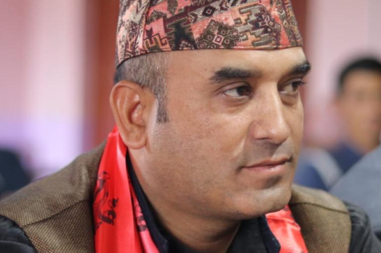 कमरेड, अब सच्चिने कि सक्किने?