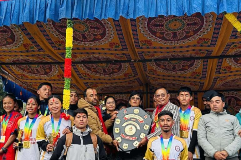 खेलकुदसँगै पढाइमा पनि उत्कृष्टता हासिल गर्दै जिरीको सहिद स्मृति मावि